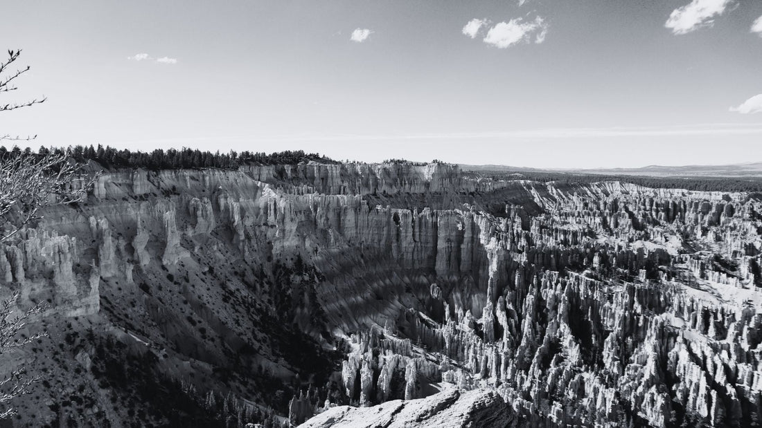 Desert Curves and Canyon Views: A Motorcycle Trip Through Southern Utah