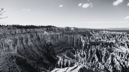 Desert Curves and Canyon Views: A Motorcycle Trip Through Southern Utah