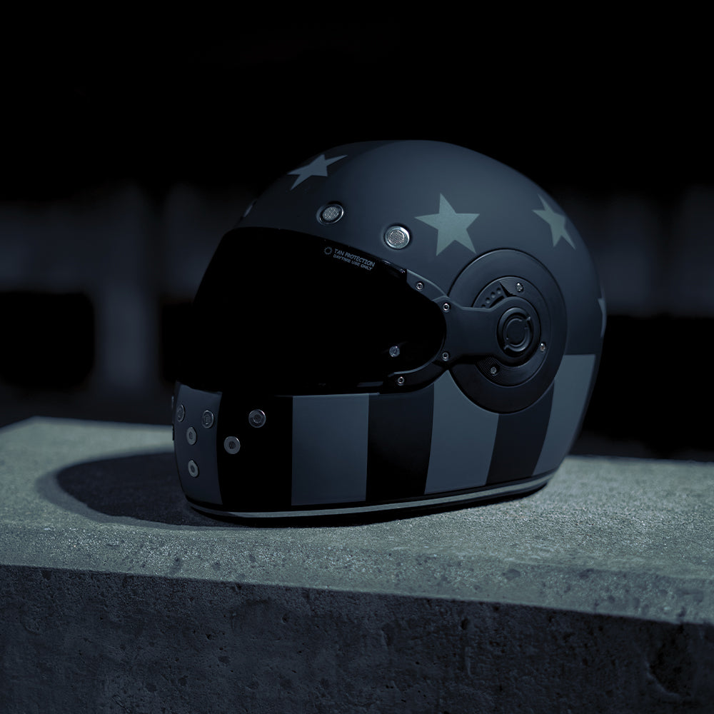 Daytona Retro Full Face Motorcycle Helmet - Captain America Stealth Edition